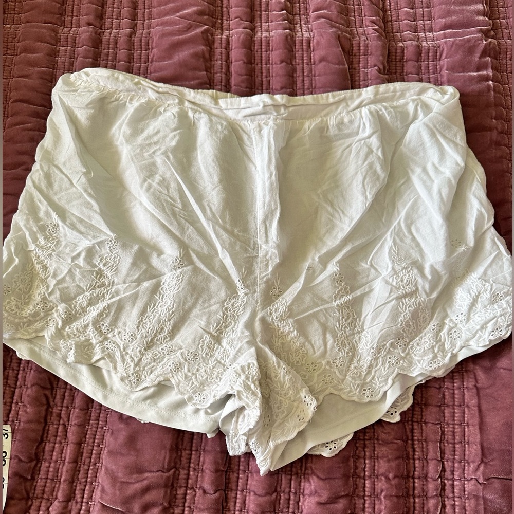 Lauren Conrad white eyelet fully lined shorts. Size XL